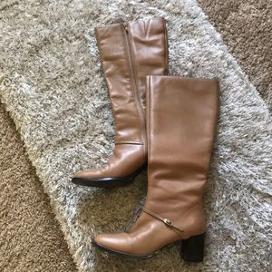 Karen Scott size 6 1/2 boots.